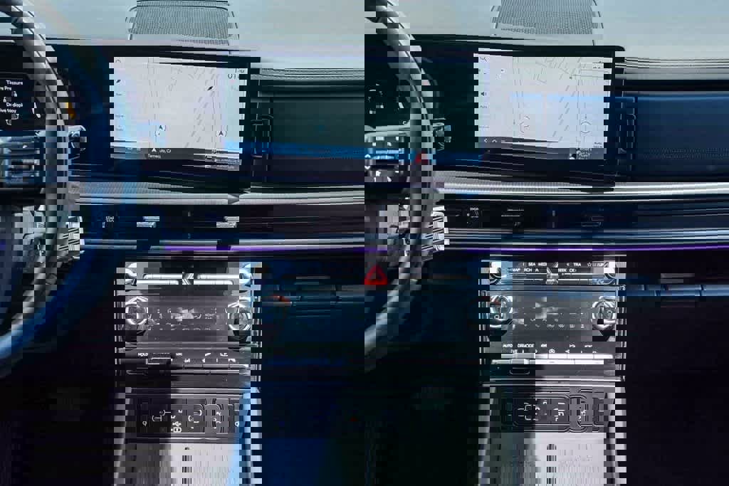 Used 2025 Hyundai Santa Fe Calligraphy image 12