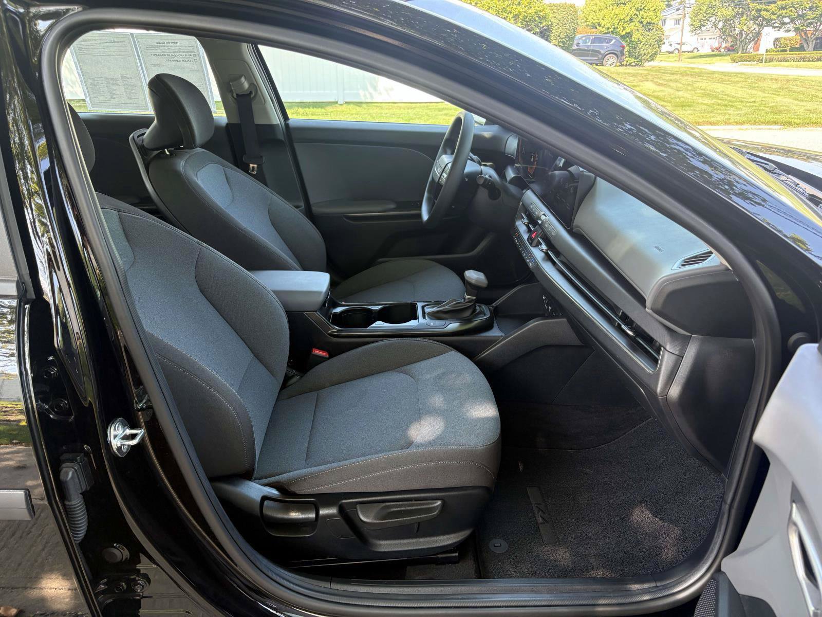 Certified 2025 Kia K4 FWD image 23