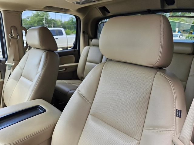 Used 2013 Chevrolet Avalanche LTZ RWD image 16