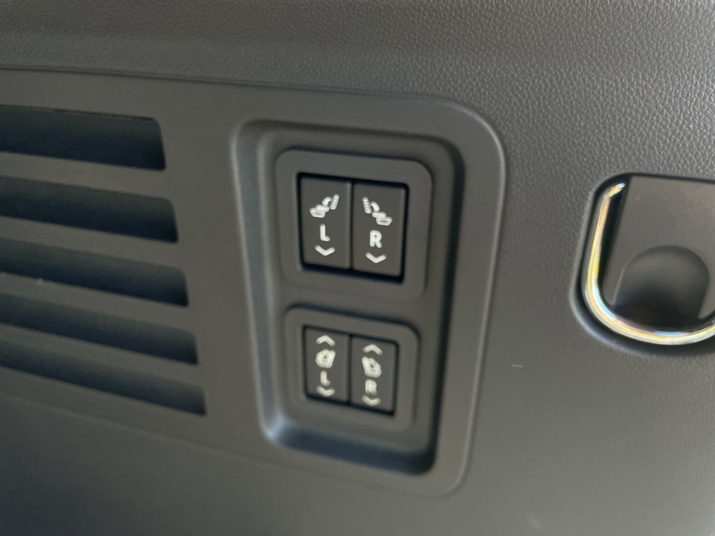 Used 2024 Chevrolet Traverse RS image 48