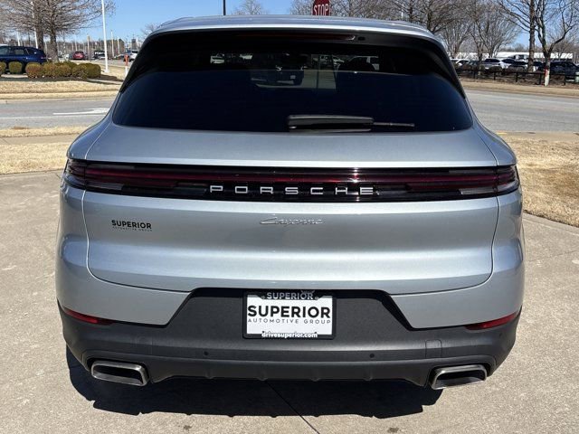 Used 2024 Porsche Cayenne AWD/4WD image 5