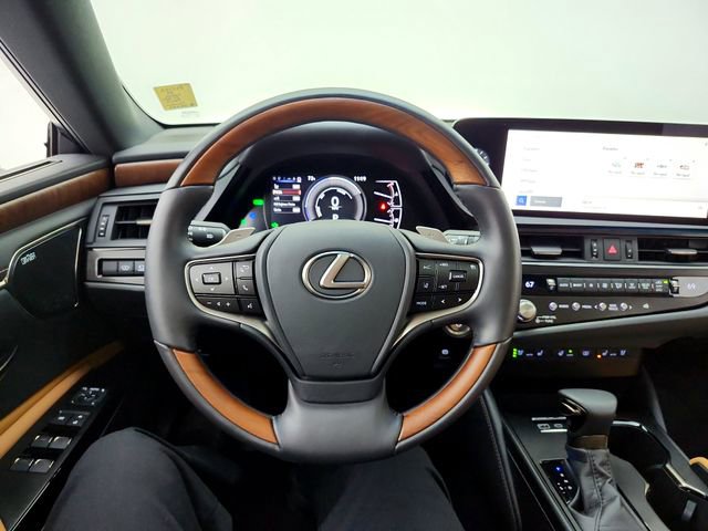 Used 2025 Lexus ES 300h w/ Accessory Package (Z2) FWD image 25
