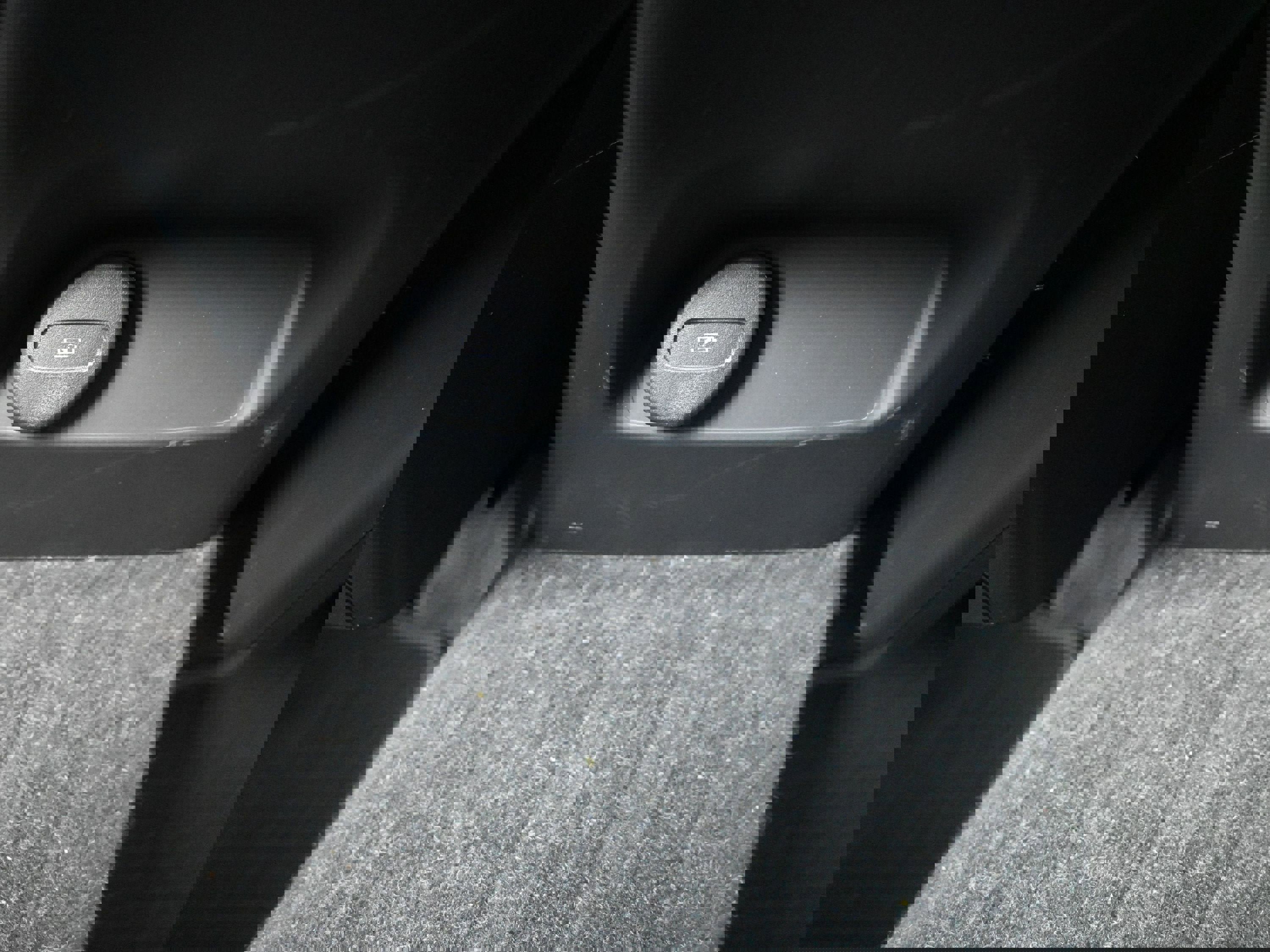 Used 2022 Volvo XC40 T5 R-Design image 76