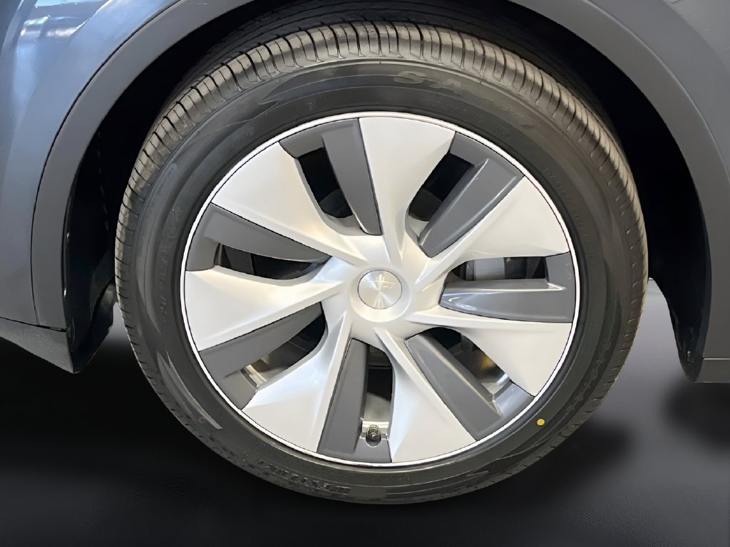 Used 2024 Tesla Model Y Long Range AWD/4WD image 29