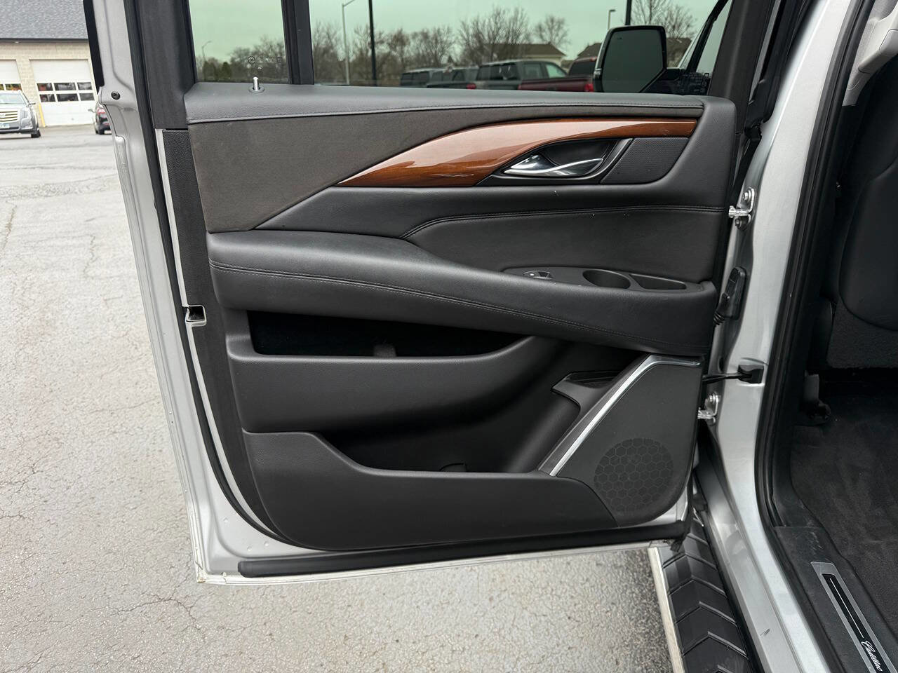Used 2020 Cadillac Escalade ESV Luxury AWD/4WD image 22