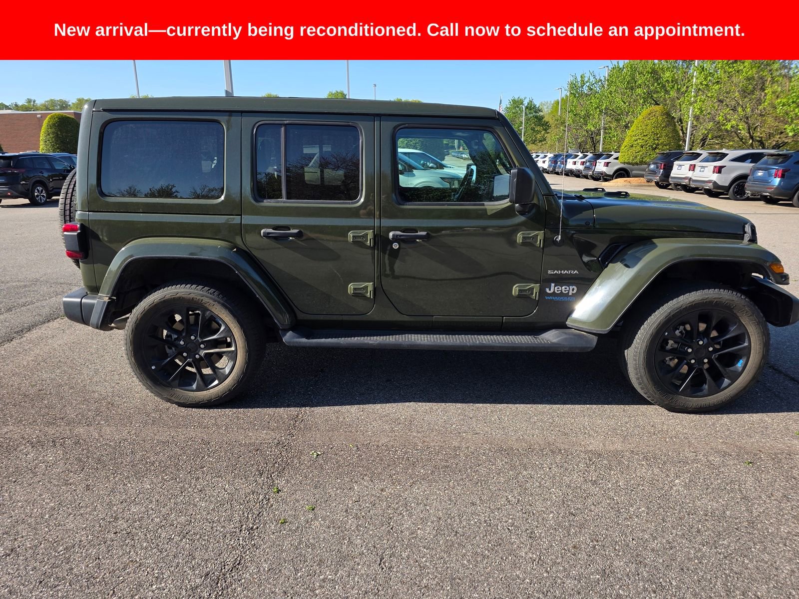 Used 2022 Jeep Wrangler Unlimited Sahara w/ Cold Weather Group AWD/4WD image 6