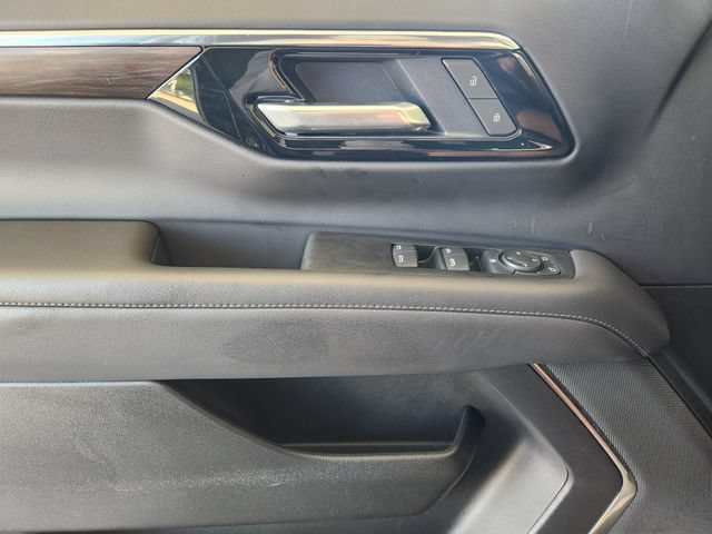 Used 2025 Chevrolet Suburban LS RWD image 23