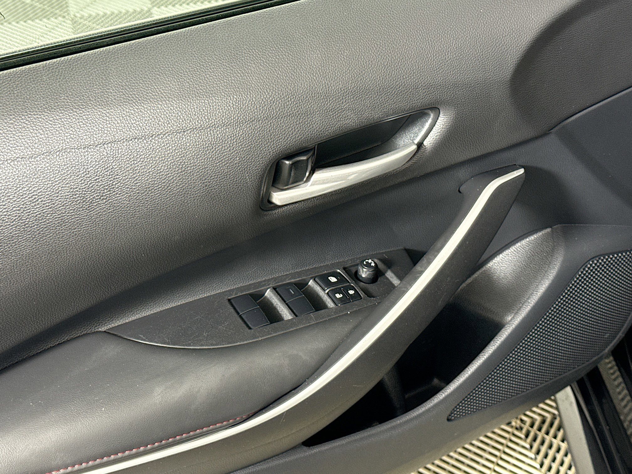 Certified 2025 Toyota Corolla SE w/ SE Premium Package image 19