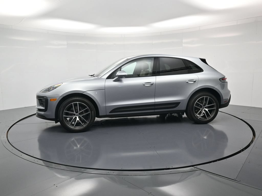 Certified 2026 Porsche Macan AWD/4WD image 2