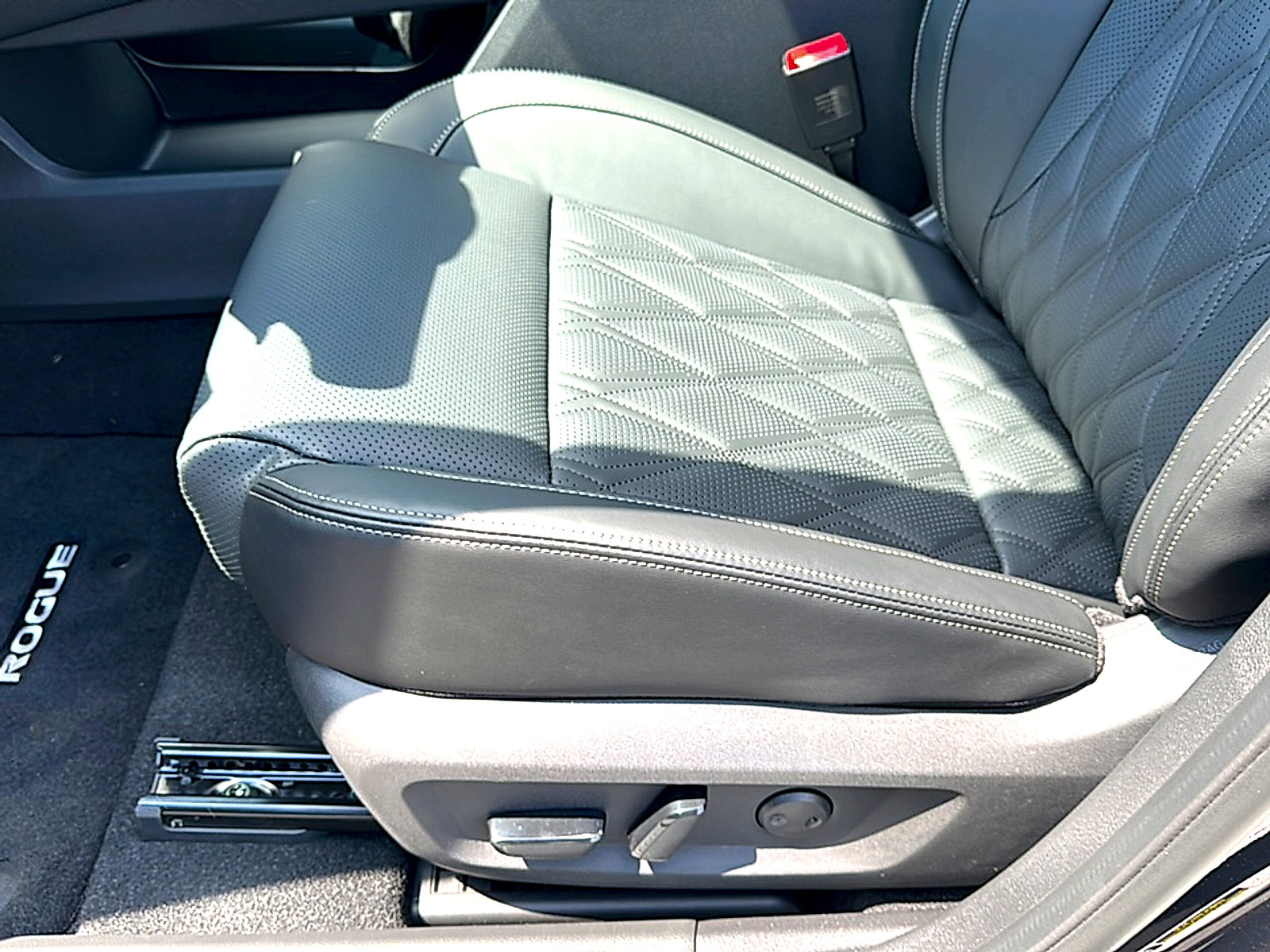 New 2026 Nissan Rogue Platinum w/ Platinum Premium Package AWD/4WD image 12