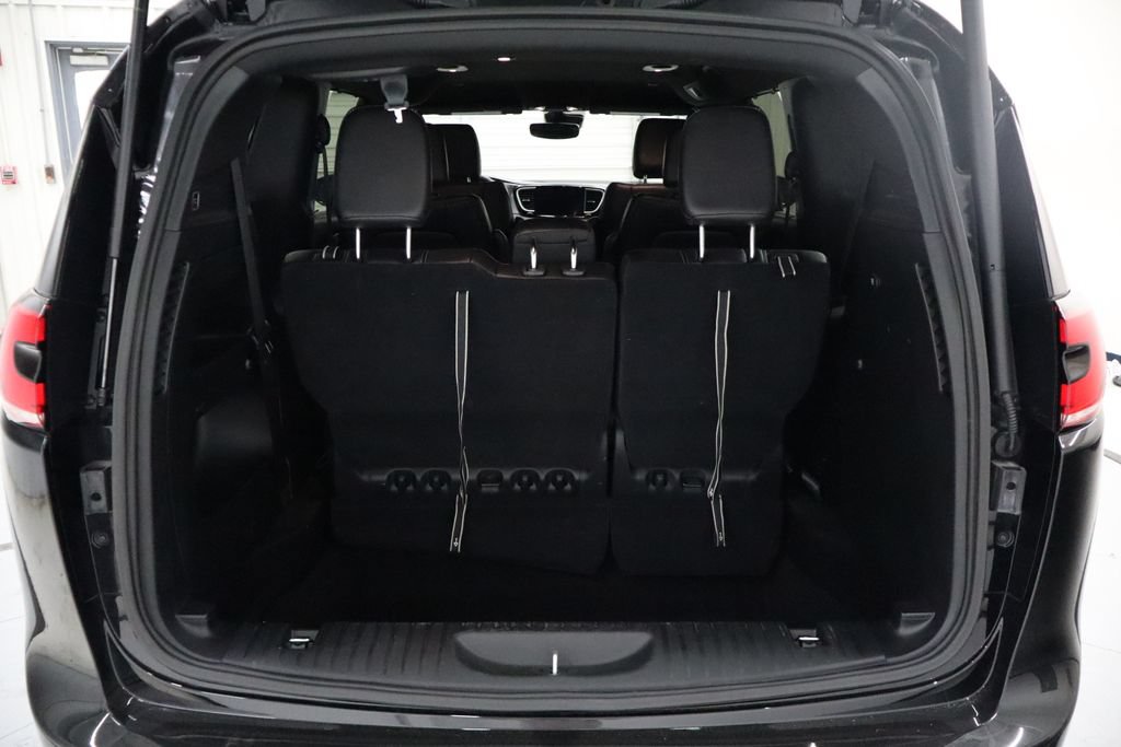 Used 2025 Chrysler Pacifica Select FWD image 26