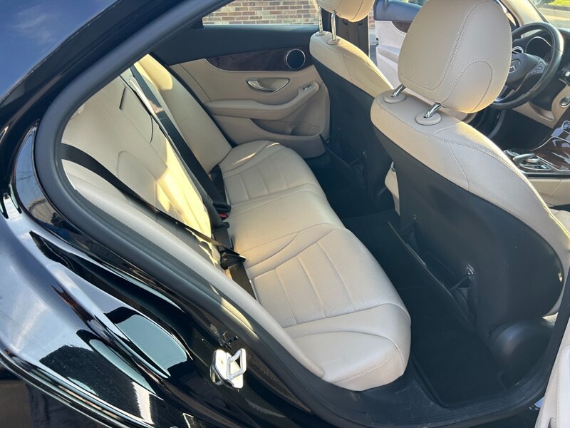 Used 2015 Mercedes-Benz C 300 4MATIC Sedan image 11