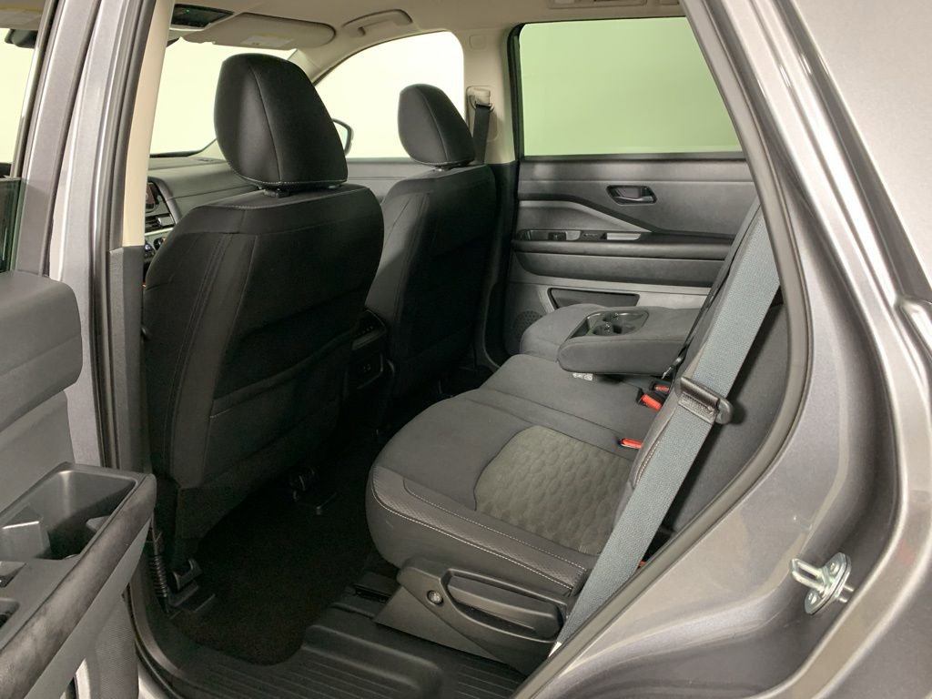 Used 2023 Nissan Pathfinder SV image 34