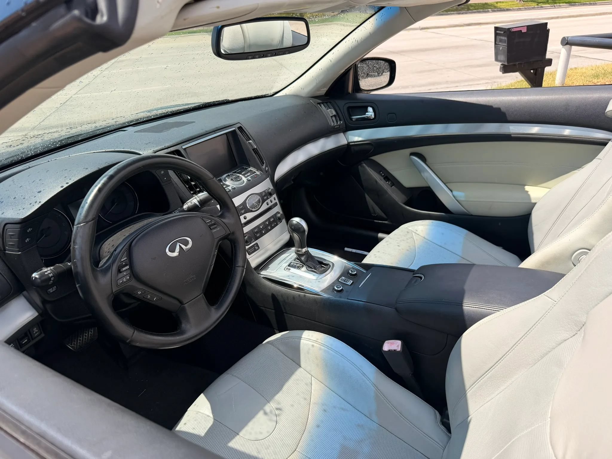 Used 2014 INFINITI Q60 Convertible w/ Premium Package RWD image 9
