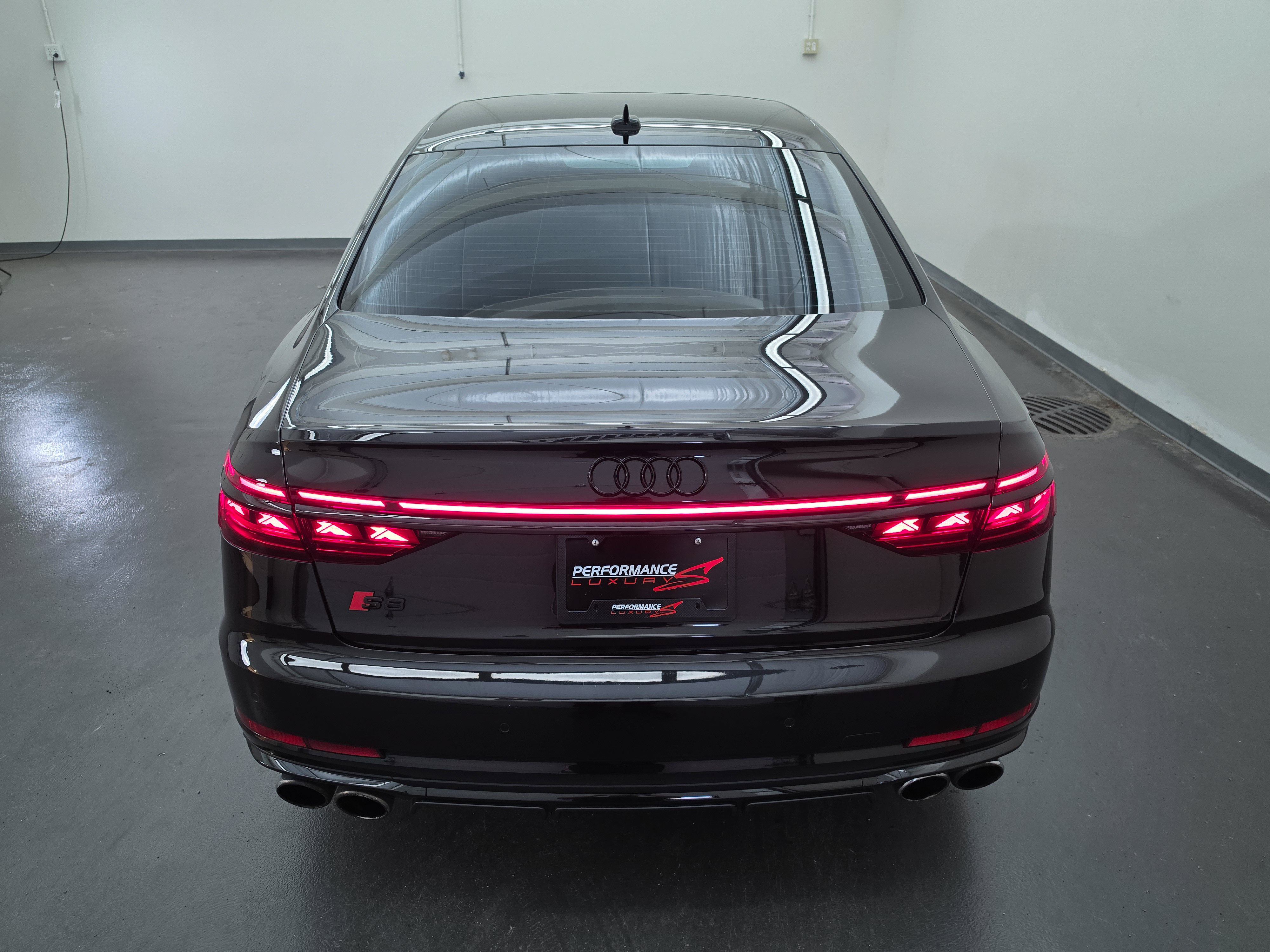Used 2022 Audi S8 w/ S8 Comfort Plus Package AWD/4WD image 10