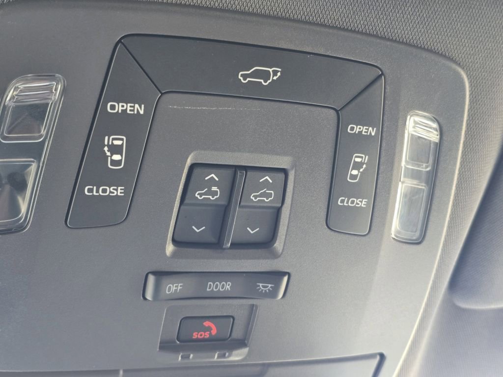 Used 2021 Toyota Sienna XSE FWD image 9
