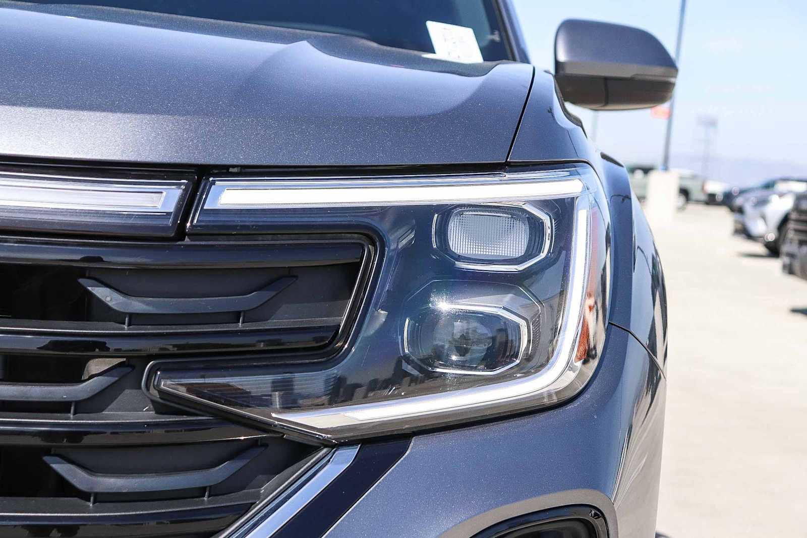 Used 2025 Volkswagen Atlas Cross Sport SE image 7