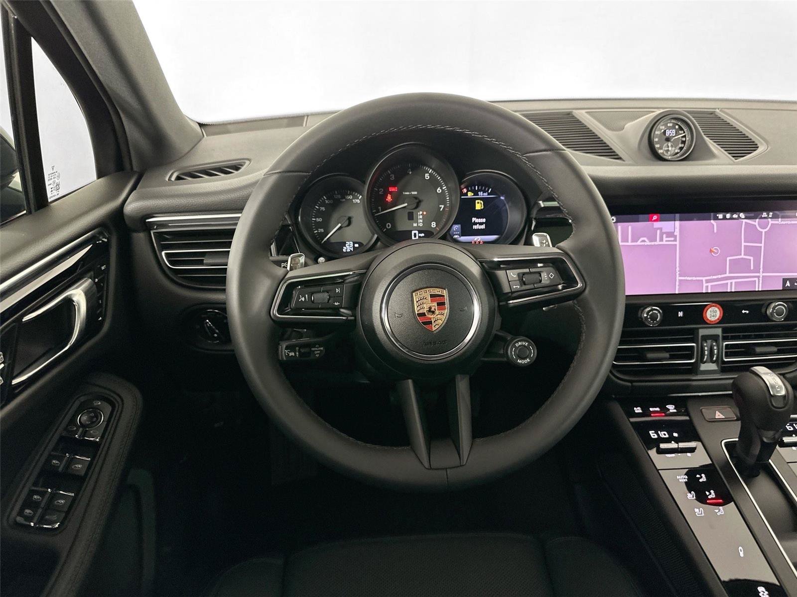 Certified 2025 Porsche Macan AWD/4WD image 18