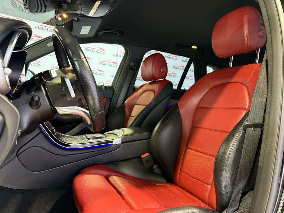 Used 2022 Mercedes-Benz GLC 300 4MATIC w/ AMG Line image 38