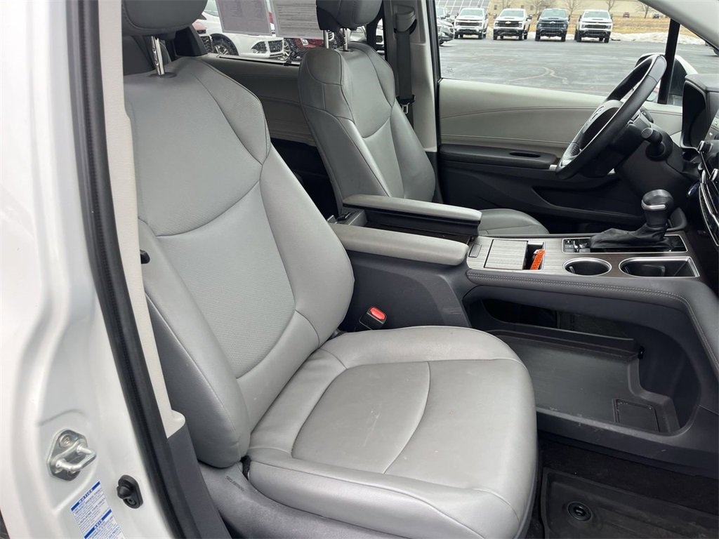 Used 2021 Toyota Sienna XLE image 27