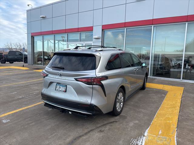 Certified 2024 Toyota Sienna Platinum image 11