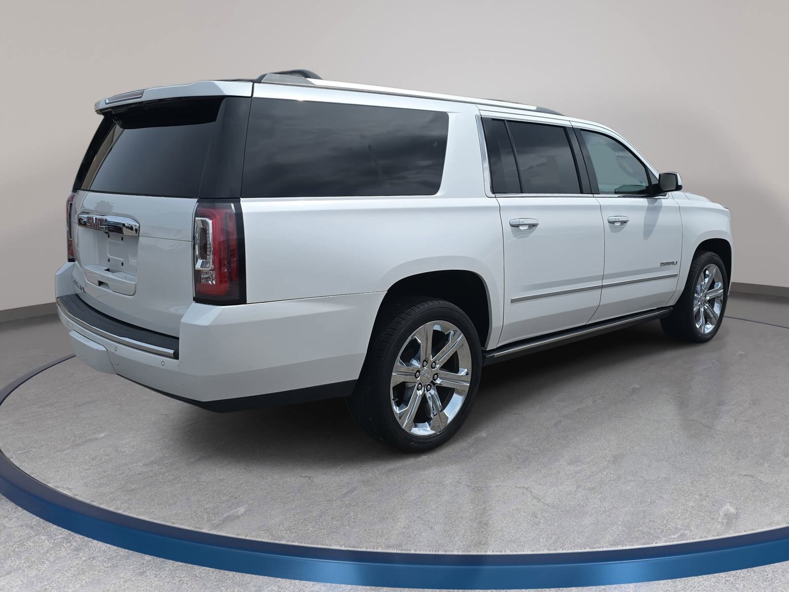 Used 2017 GMC Yukon XL Denali w/ Open Road Package AWD/4WD image 5