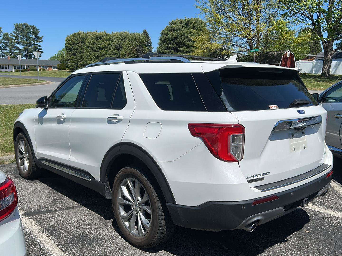 Used 2021 Ford Explorer Limited w/ Equipment Group 301A AWD/4WD image 3