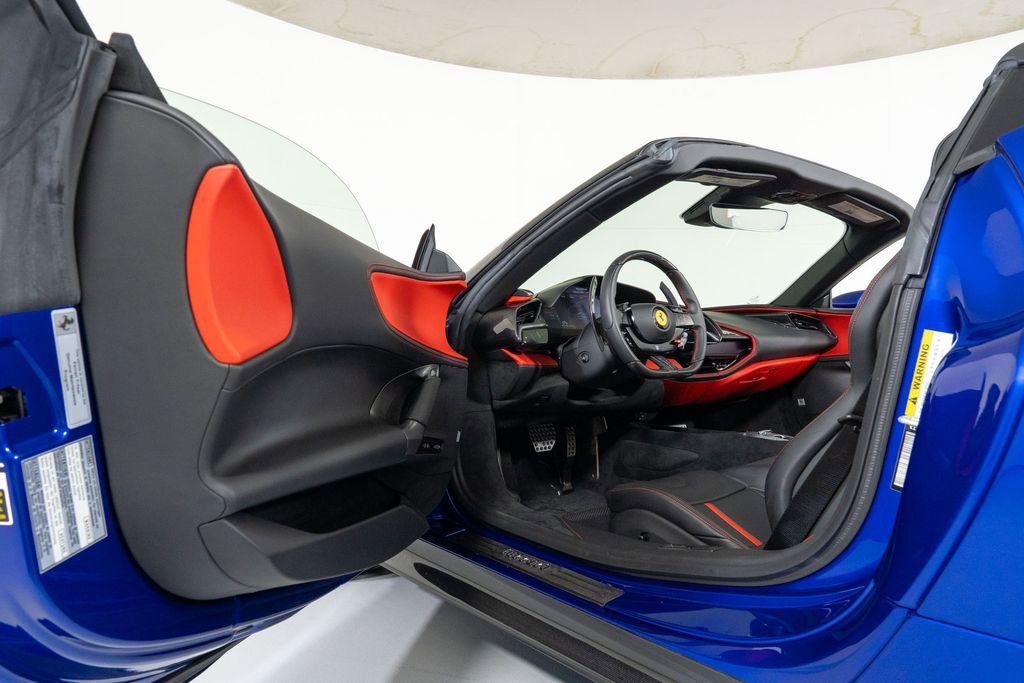 Used 2022 Ferrari SF90 Spider AWD/4WD image 31