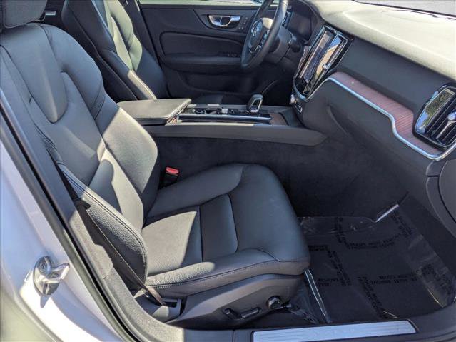 Used 2023 Volvo V60 B5 Cross Country Plus image 20