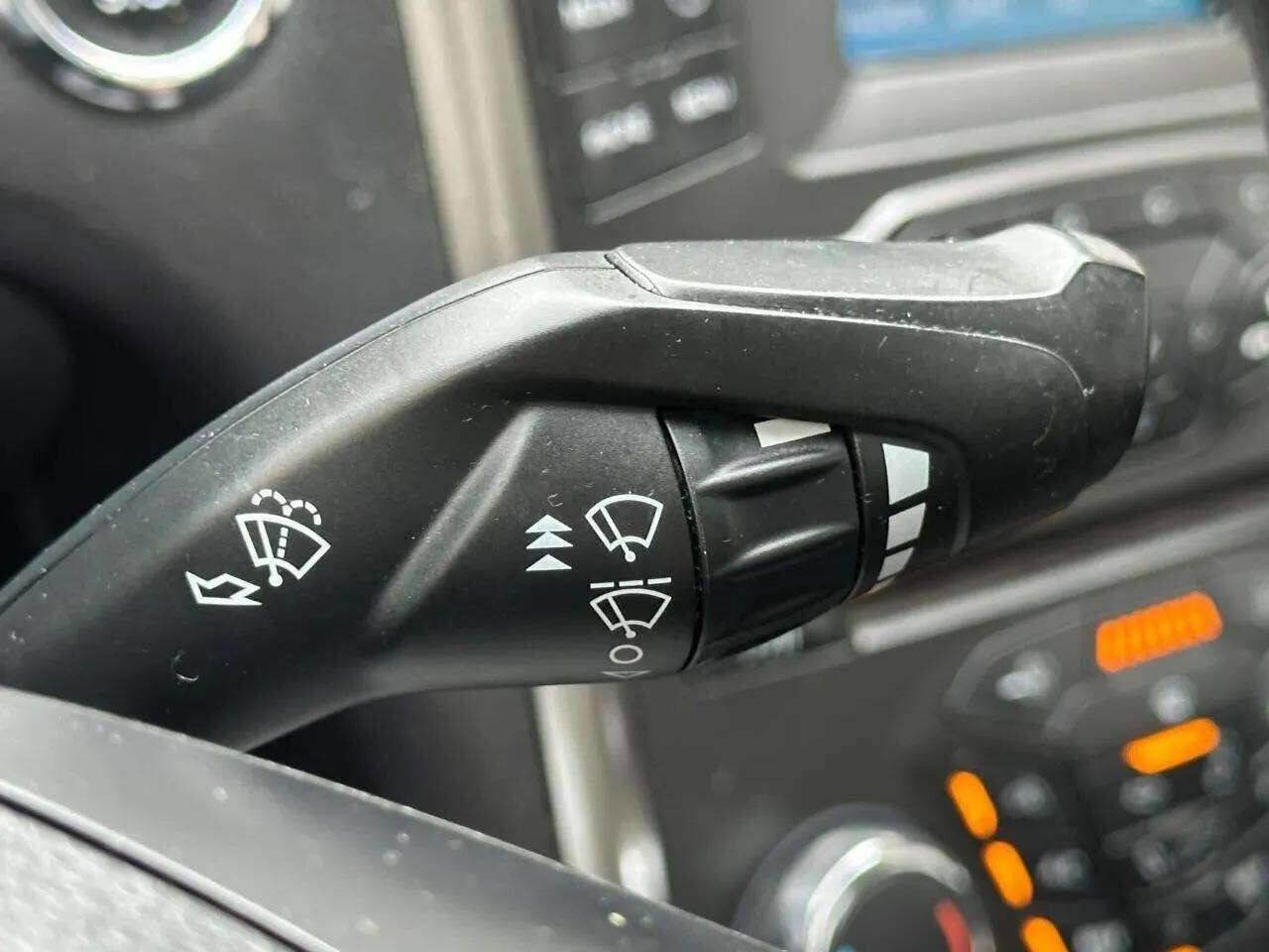 Used 2018 Ford Fusion SE image 11