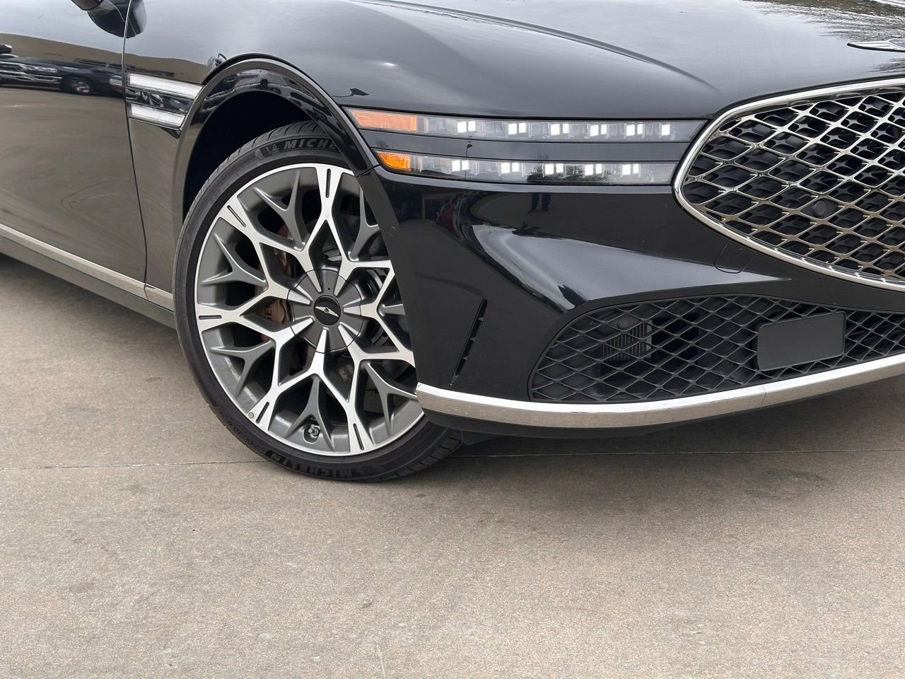 Used 2025 Genesis G90 3.5T image 2