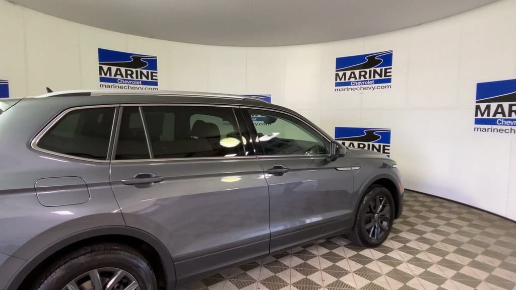 Used 2023 Volkswagen Tiguan SE AWD/4WD image 2
