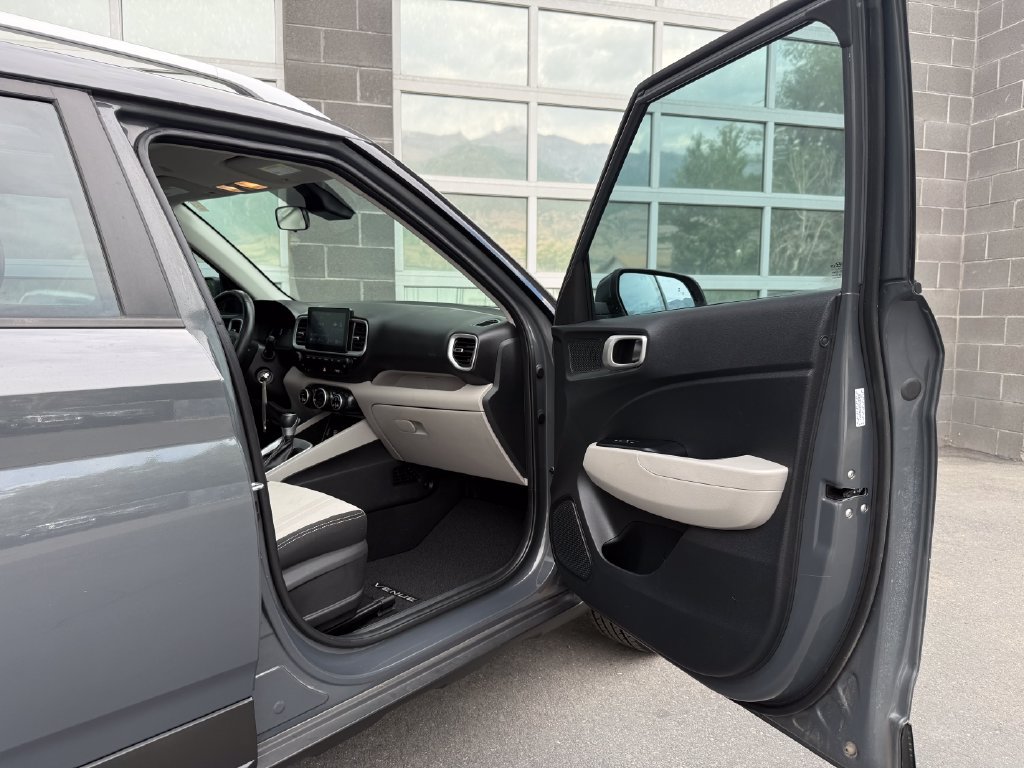 Used 2023 Hyundai Venue SEL w/ Cargo Package FWD image 41