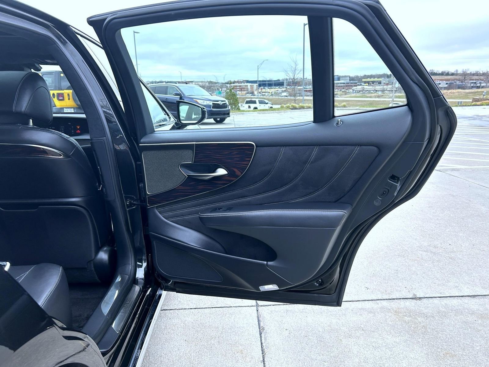 Used 2018 Lexus LS 500 w/ Interior Upgrade Package image 17