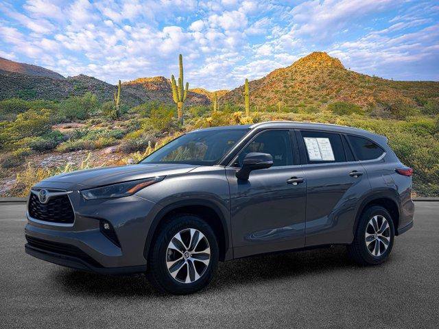 Used 2023 Toyota Highlander XLE FWD image 6