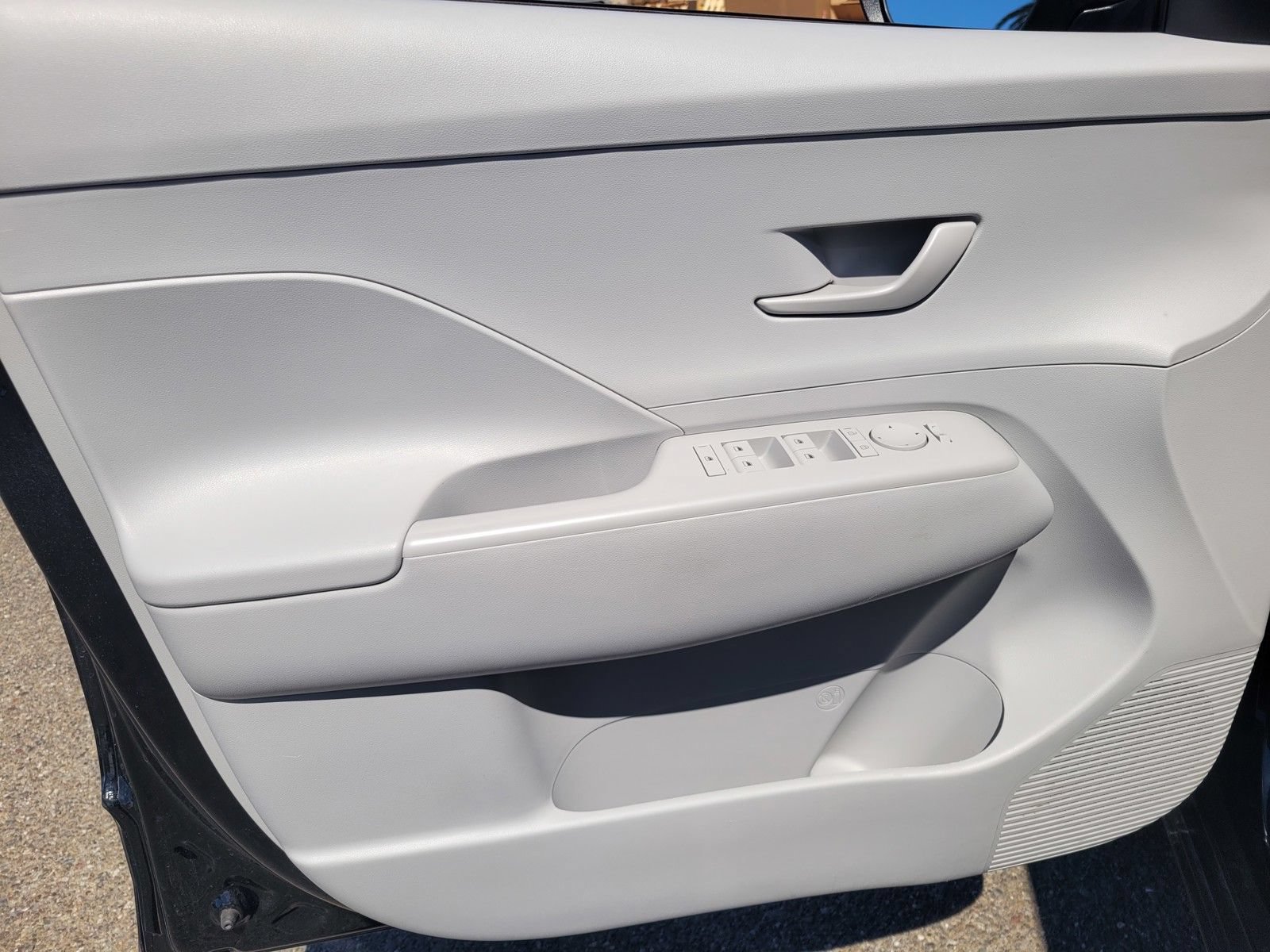 Certified 2025 Hyundai Kona SEL AWD/4WD image 17
