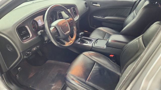 Used 2017 Dodge Charger SXT w/ Plus Group RWD image 9