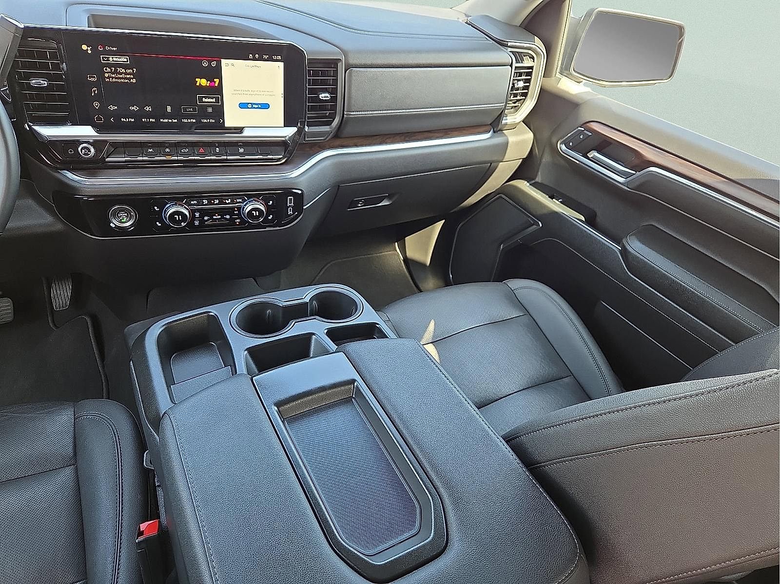 Used 2024 GMC Sierra 1500 SLT image 12