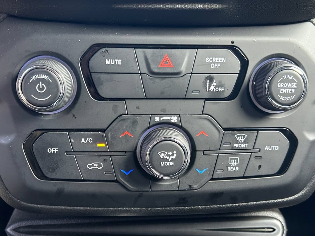 Used 2023 Jeep Renegade Latitude w/ Premium Group AWD/4WD image 23