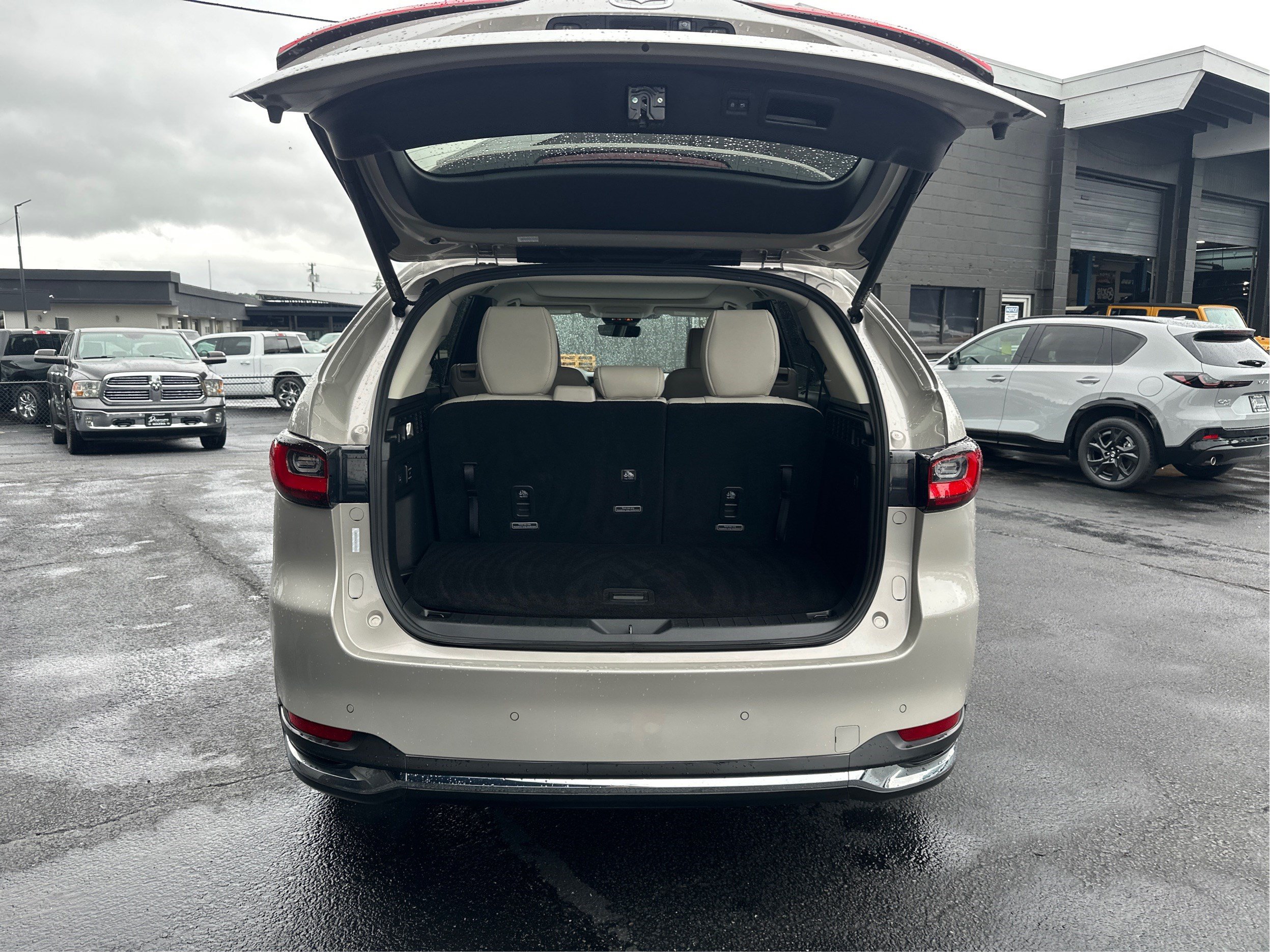 Certified 2024 MAZDA CX-90 Plug-In Hybrid w/ Premium Pkg AWD/4WD image 11