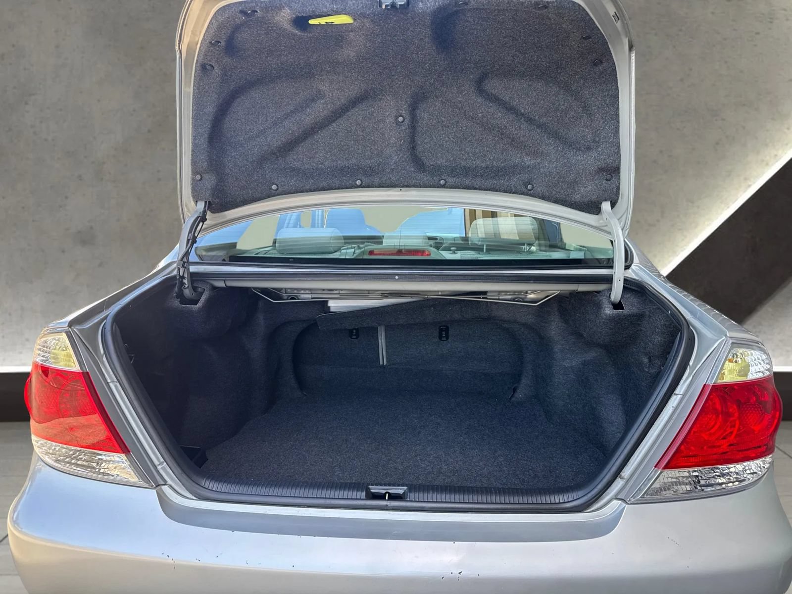 Used 2005 Toyota Camry LE FWD image 43