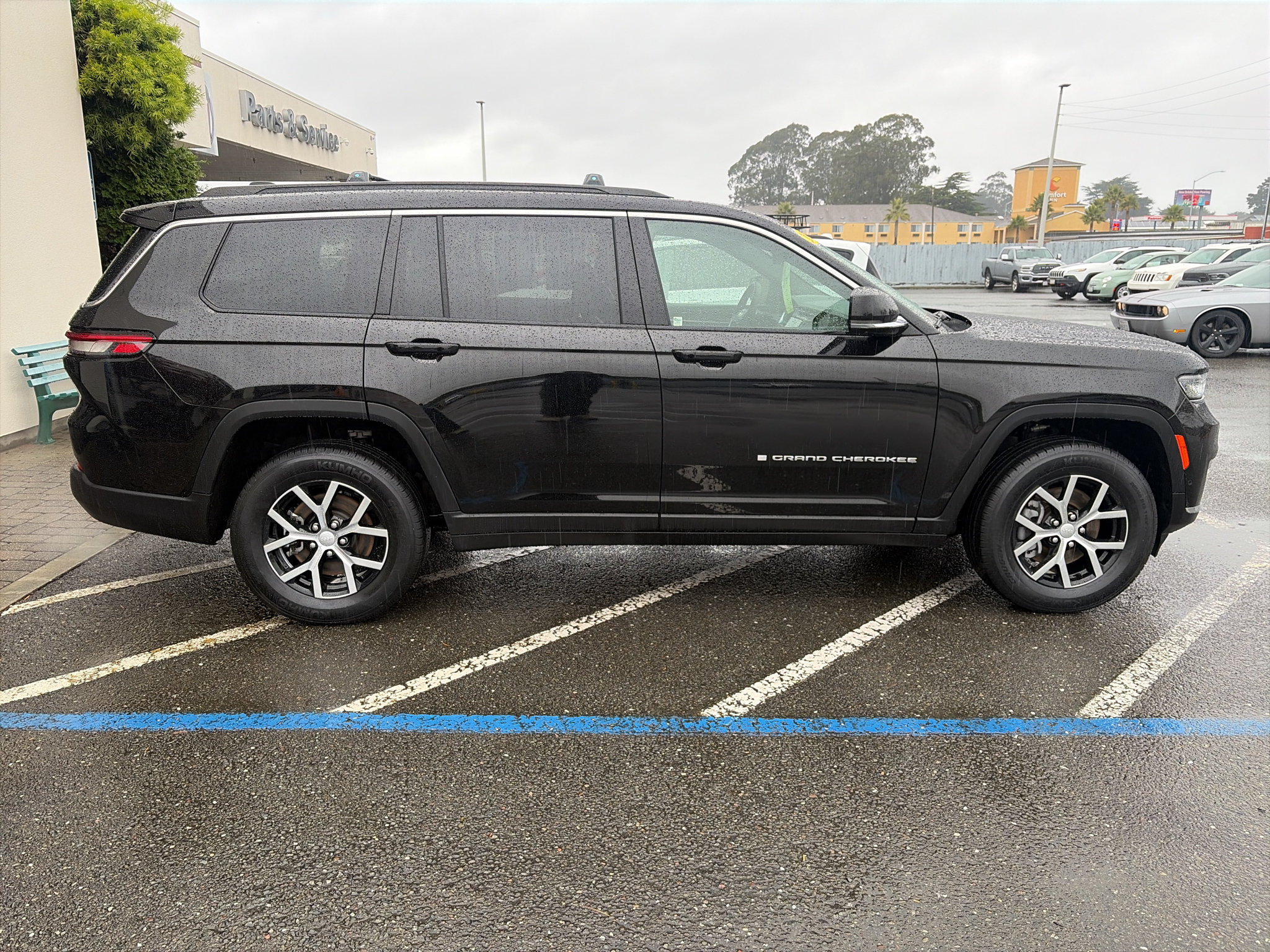 Used 2024 Jeep Grand Cherokee L Limited w/ Luxury Tech Group II AWD/4WD image 5