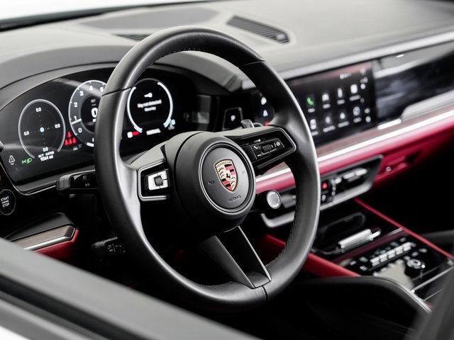 Used 2024 Porsche Cayenne image 10