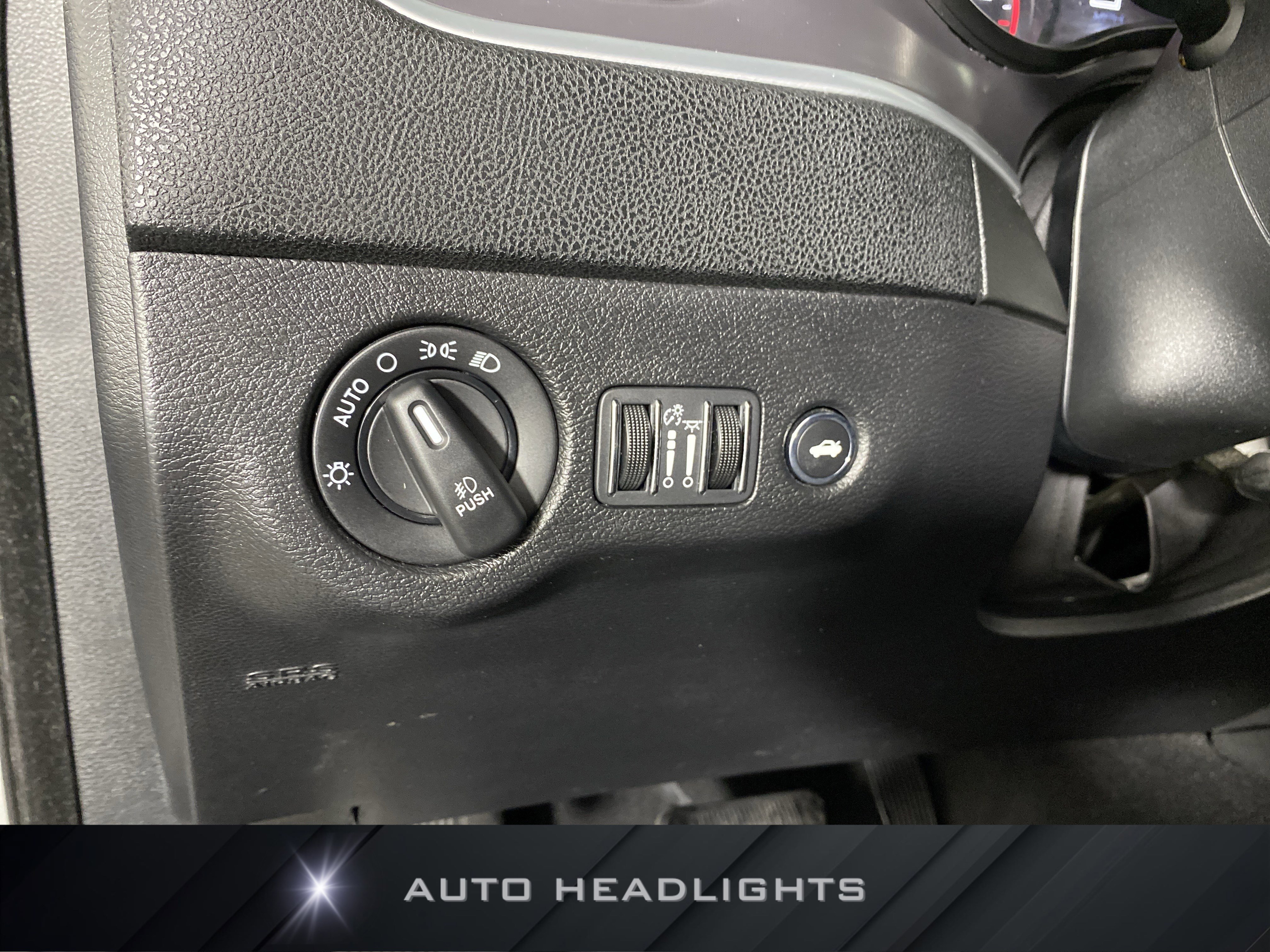 Used 2019 Dodge Charger SXT w/ Blacktop Package image 24