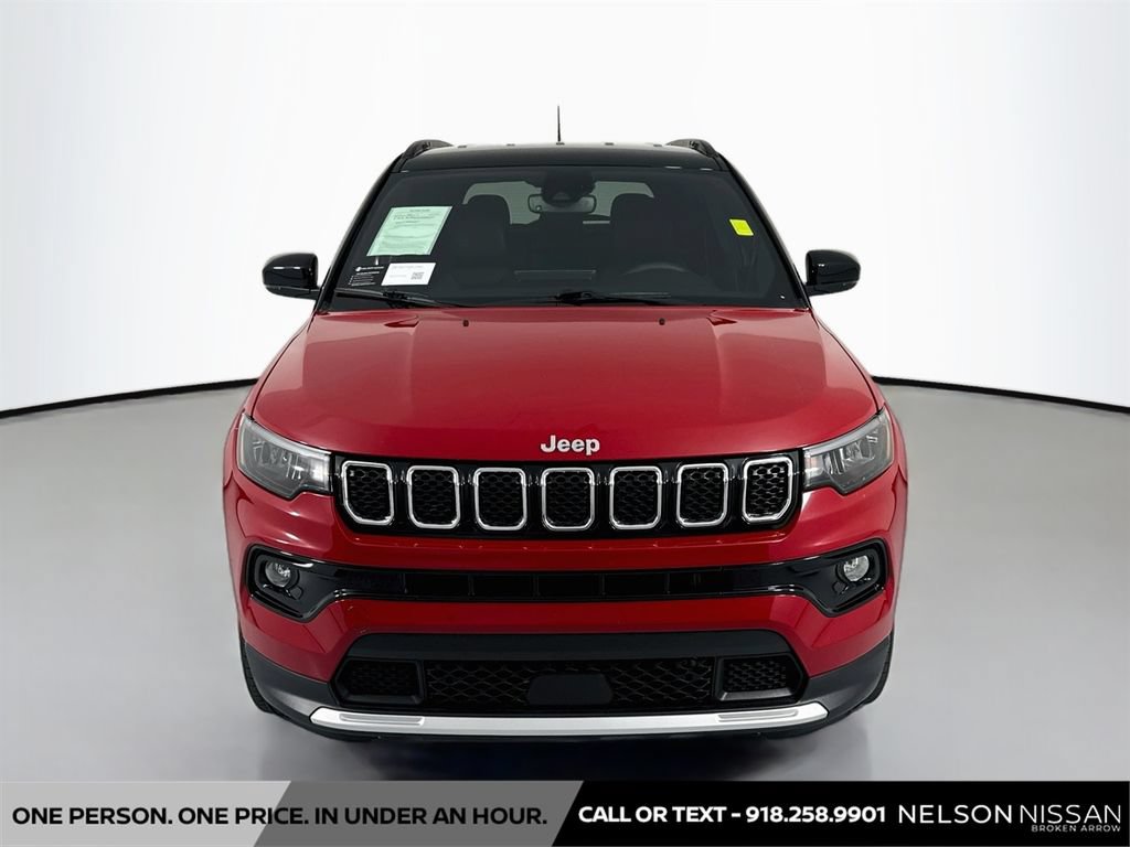 Used 2024 Jeep Compass Limited AWD/4WD image 2