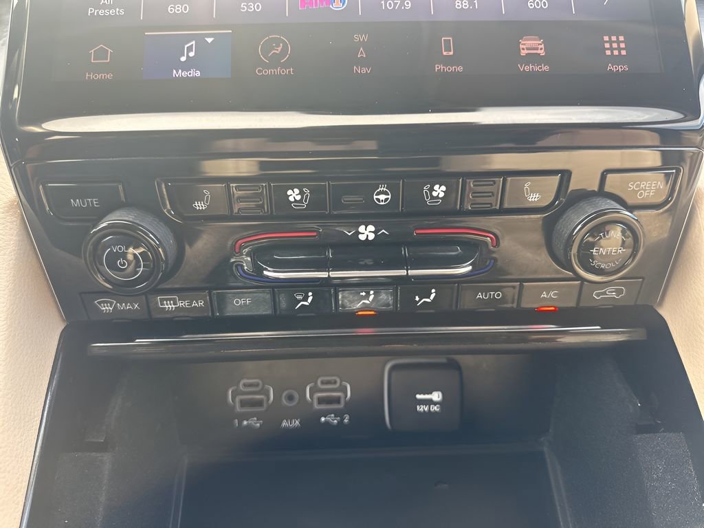 Used 2021 Jeep Grand Cherokee L Limited w/ Luxury Tech Group II image 22