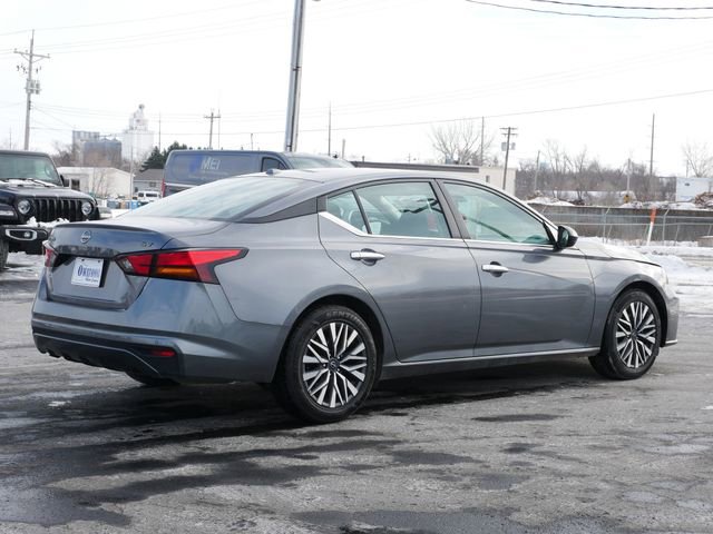 Used 2024 Nissan Altima 2.5 SV image 4