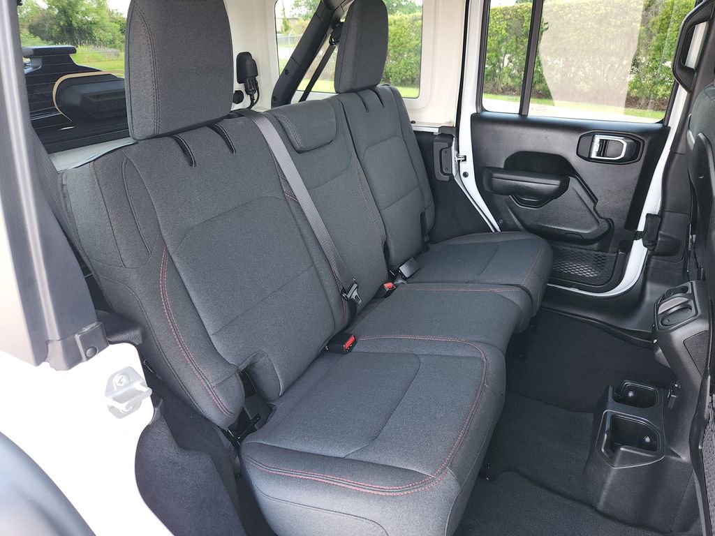 Used 2025 Jeep Wrangler Unlimited Rubicon AWD/4WD image 14