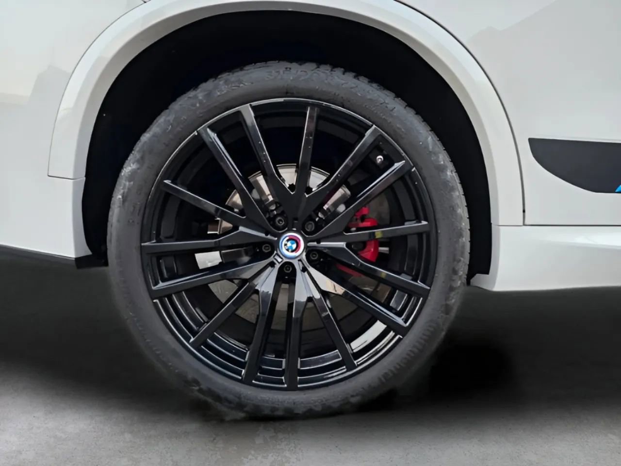 Used 2024 BMW X5 sDrive40i w/ M Sport Package image 25