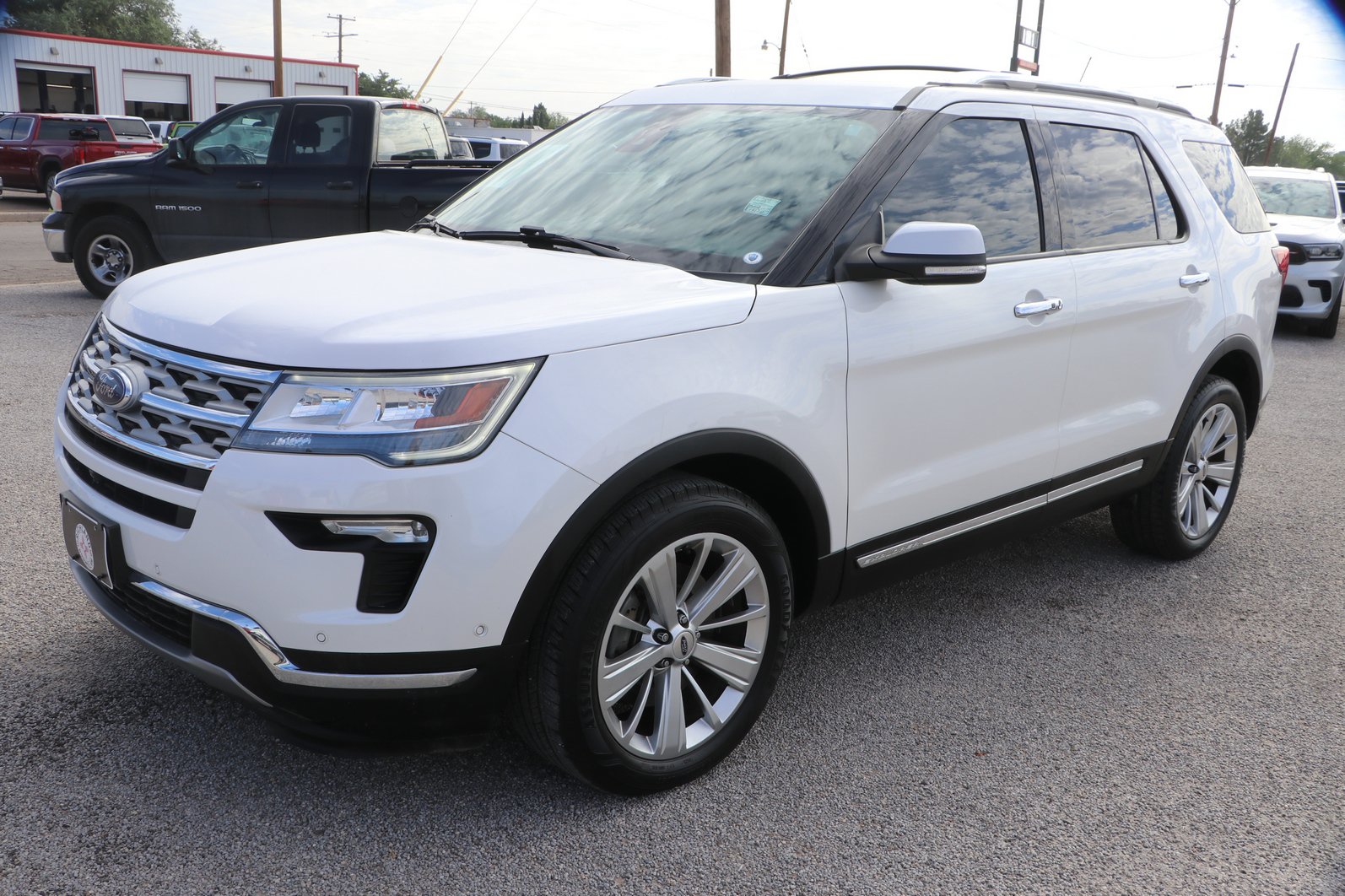 Used 2018 Ford Explorer Limited w/ Equipment Group 301A AWD/4WD image 3